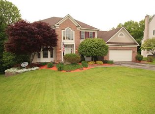 16 Shannon Gln, Fairport, NY 14450