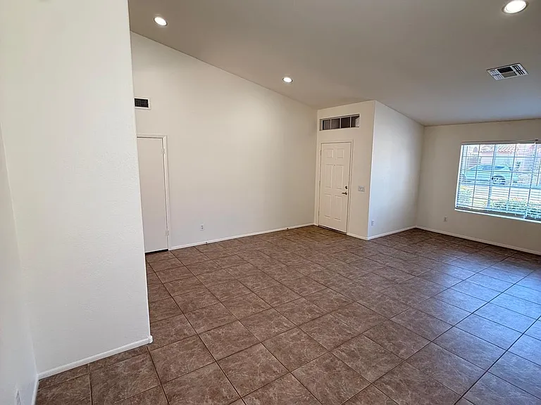 4556 E Charleston Ave — Photo 8