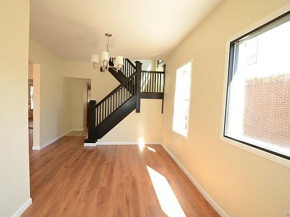 3rd image of 354 Woodside Ave