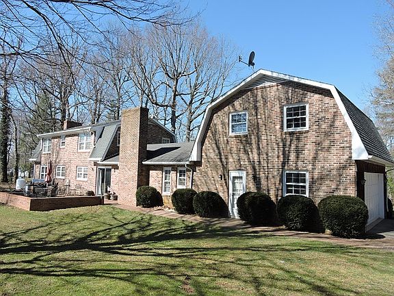 3rd image of 398 Oakland Heights