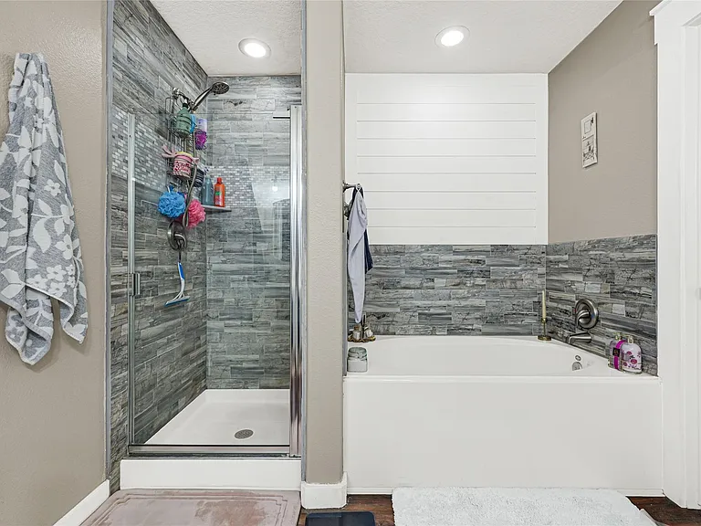 9825 Hyacinth Way — Photo 17