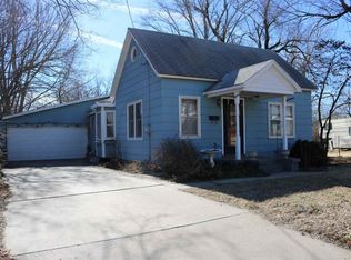 511 SE 5th St, Newton, KS 67114