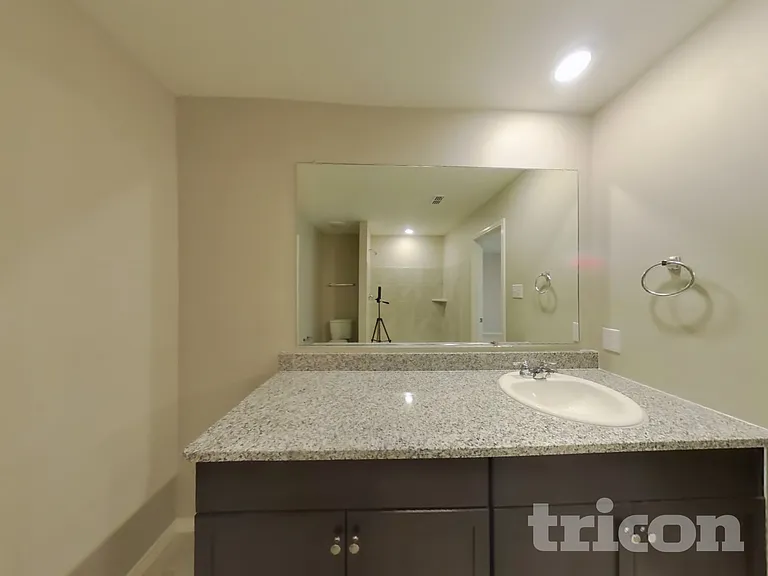 1717 Claireborne Ct — Photo 10