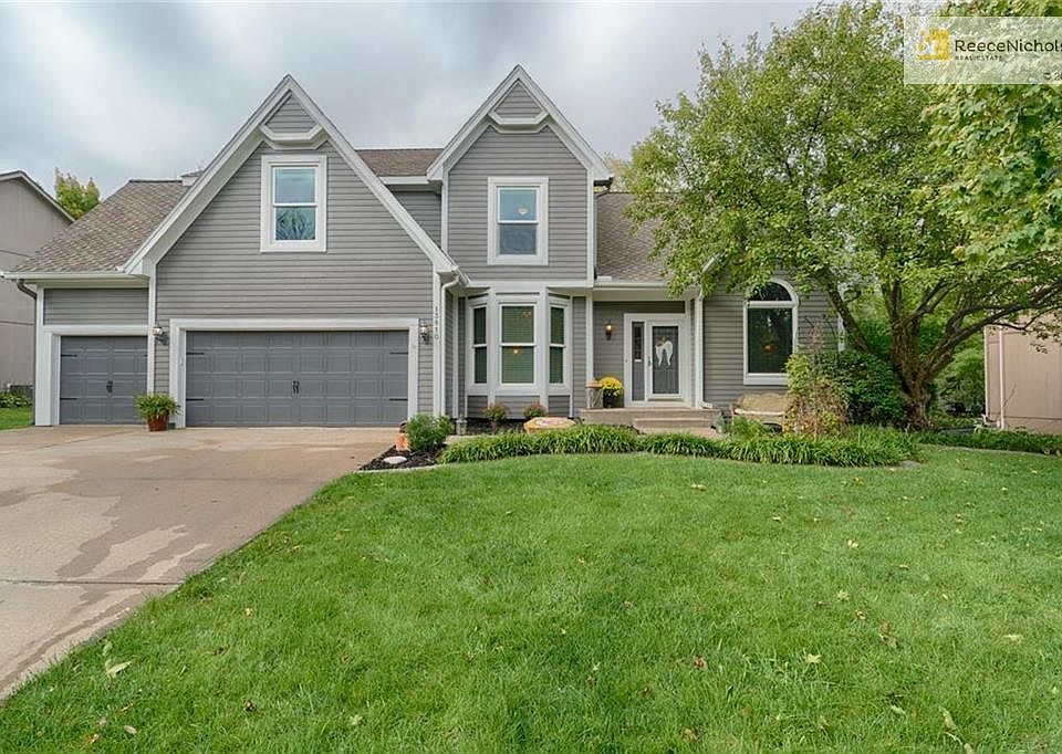 Home has been freshly painted outside.  Trees and bushes have been professionally trimmed.