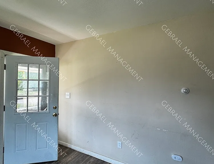 1202 Vermilya Ave — Photo 8