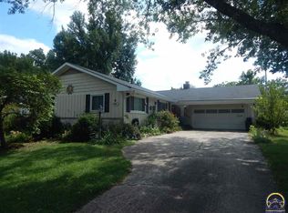 1631 SW 28th St, Topeka, KS 66611