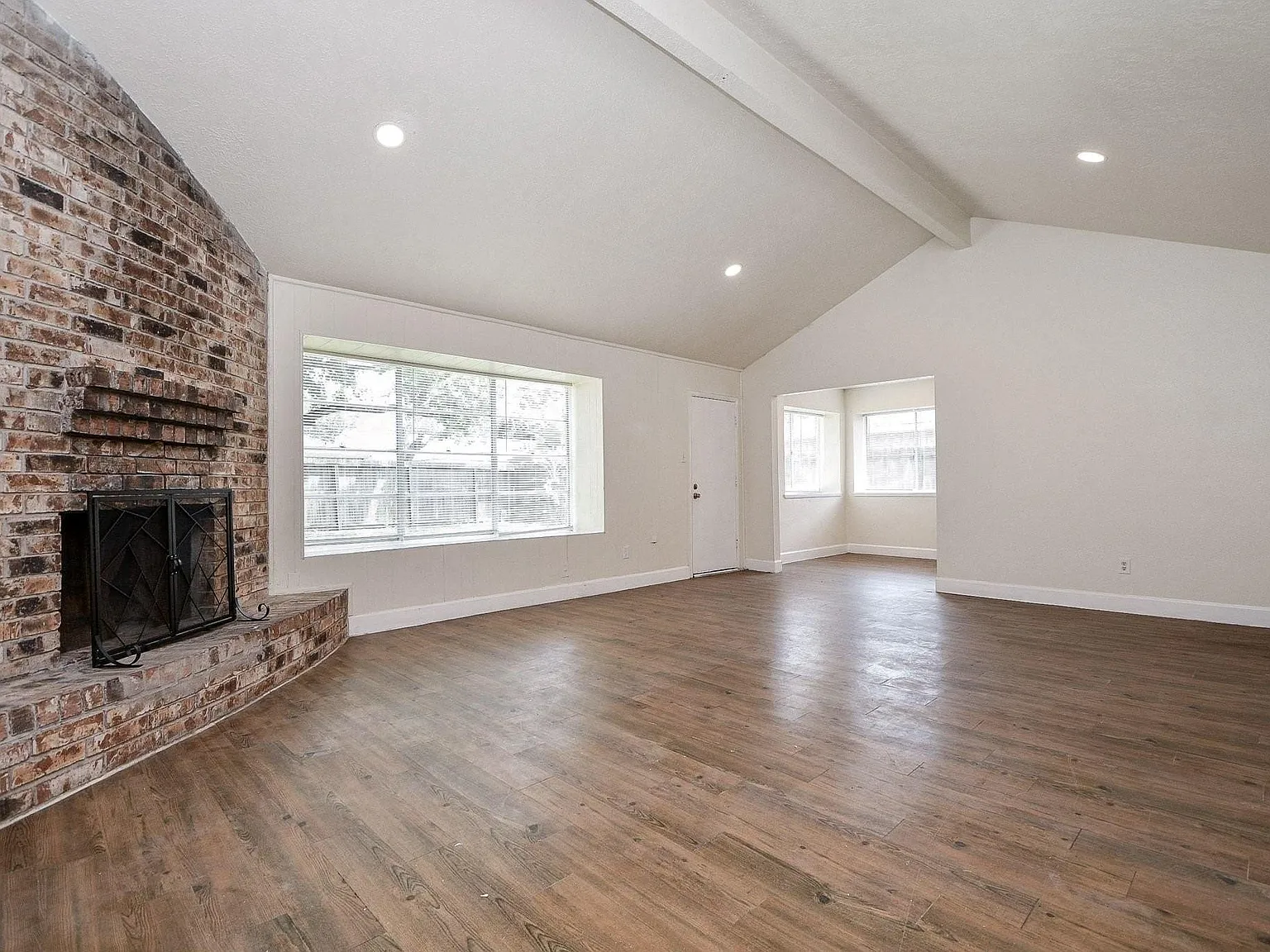 5 bed, 2.0 bath, 1857 sqft, $2,600 — Photo 3