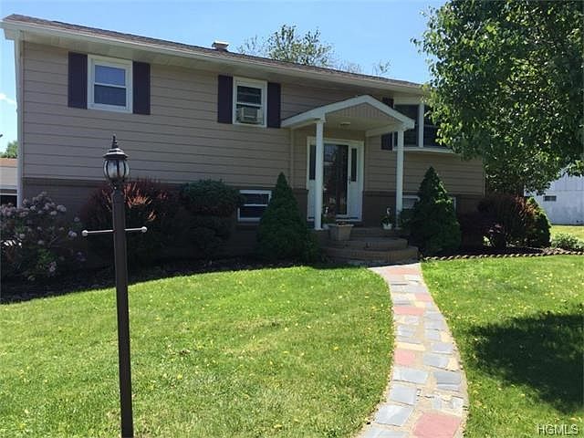 1st image of 6 Vincent Dr