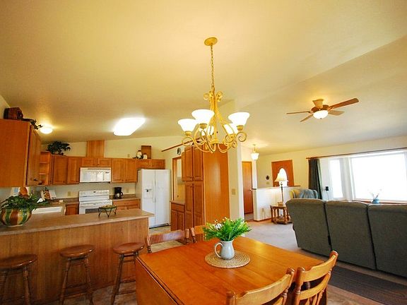 4th image of 610 Weller Ct