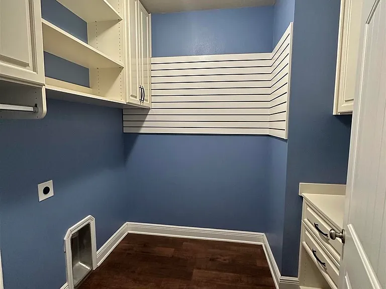 5936 Willesby Dr — Photo 20