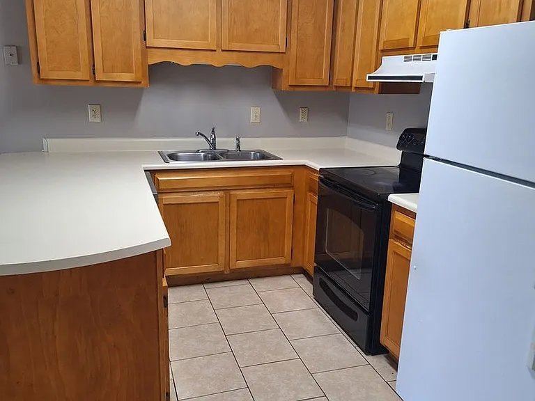213 N Dudley St — Photo 3