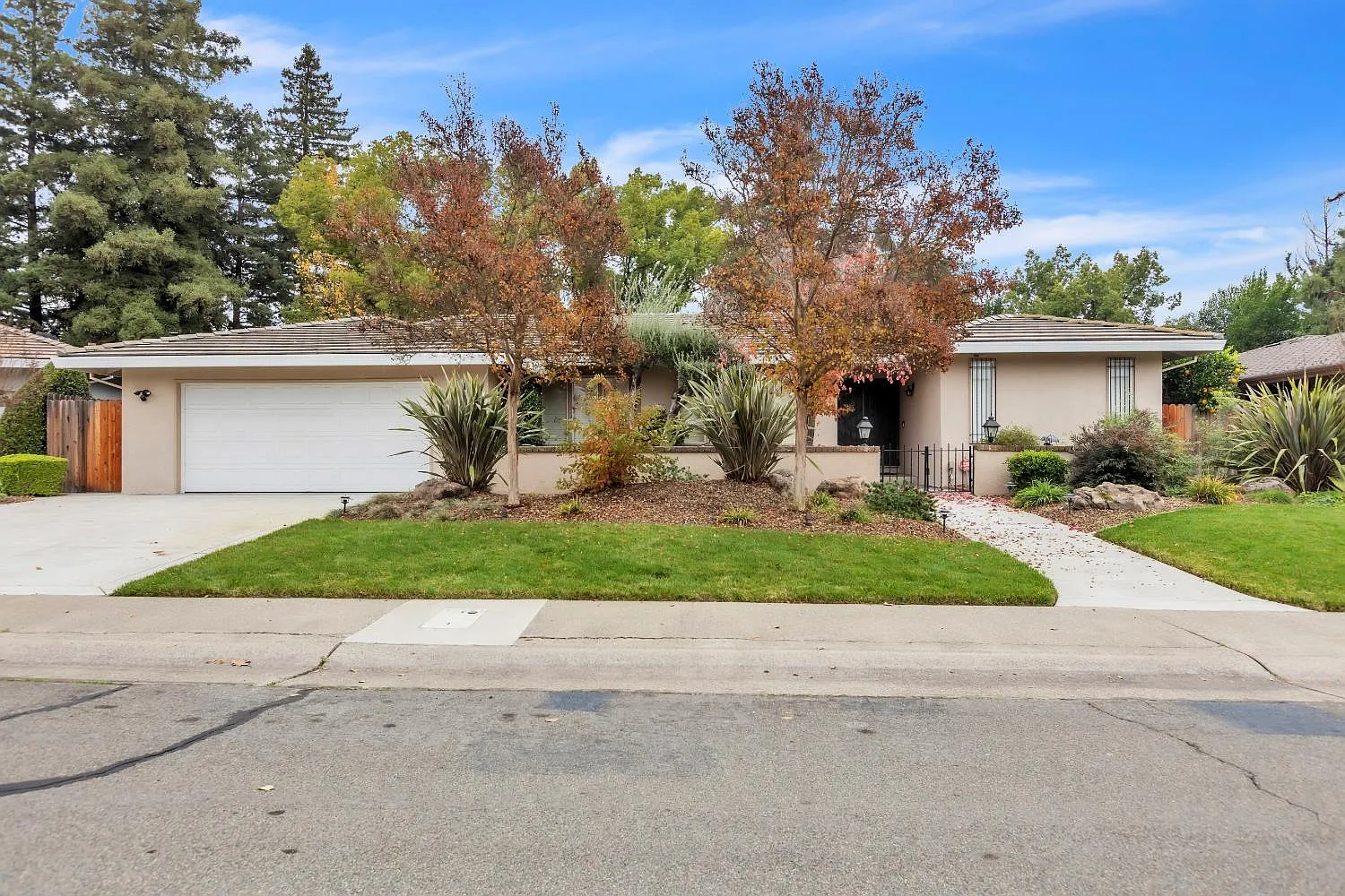 61 Saratoga Cir photo 1