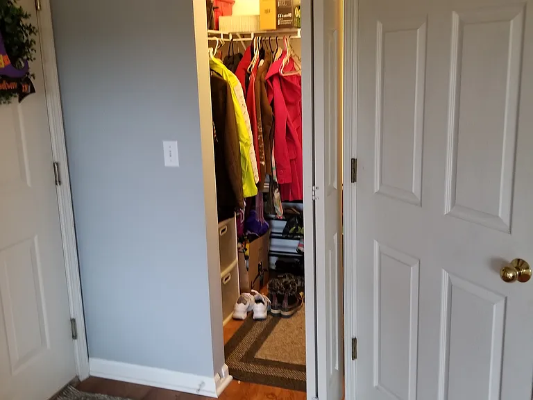 300 Crestview Dr #D — Photo 8