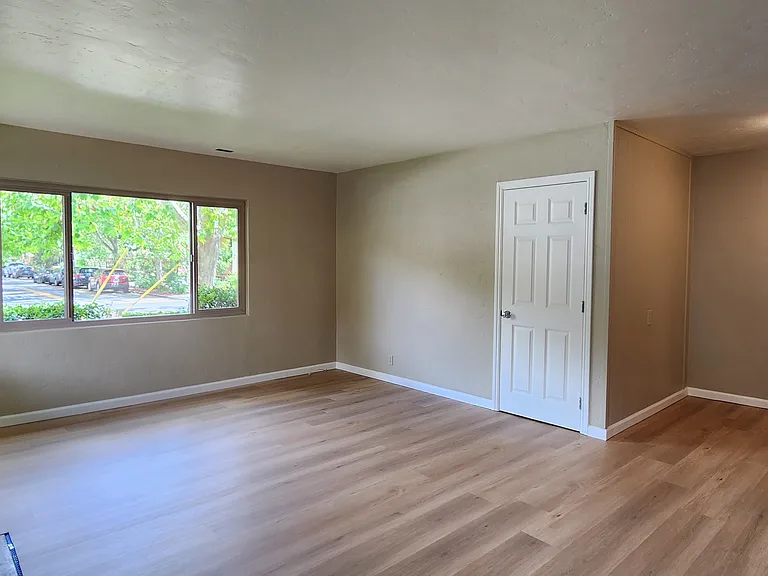609 Hope St — Photo 6