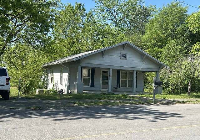 1st image of 711 9th St
