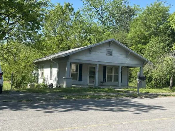 711 9th St, Etowah, TN 37331