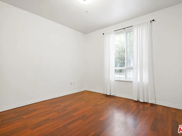 100 S Alameda St #115 — Photo 17