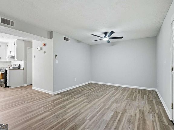 4th image of 1073 Heritage Dr