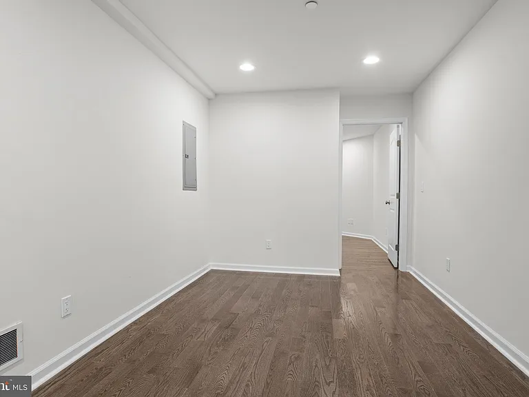819 11th Ave #C — Photo 10