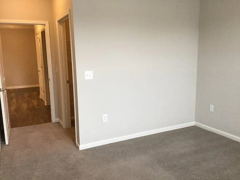 The Crest at Laurel Canyon — Photo 27