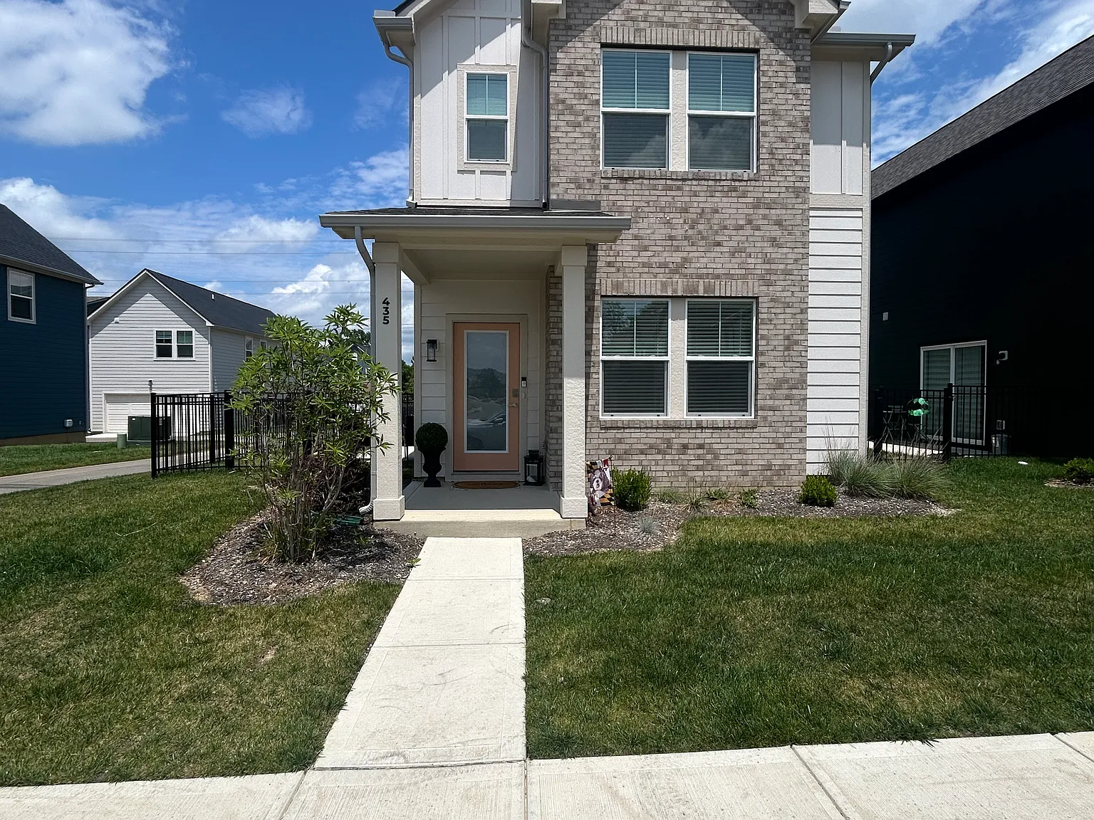 3 bed, 2.5 bath, 1572 sqft, $2,595 — Photo 1