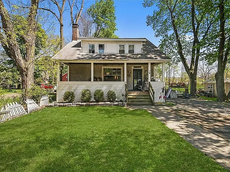 4 bed, 1948 sqft, $3,400 — Photo 1