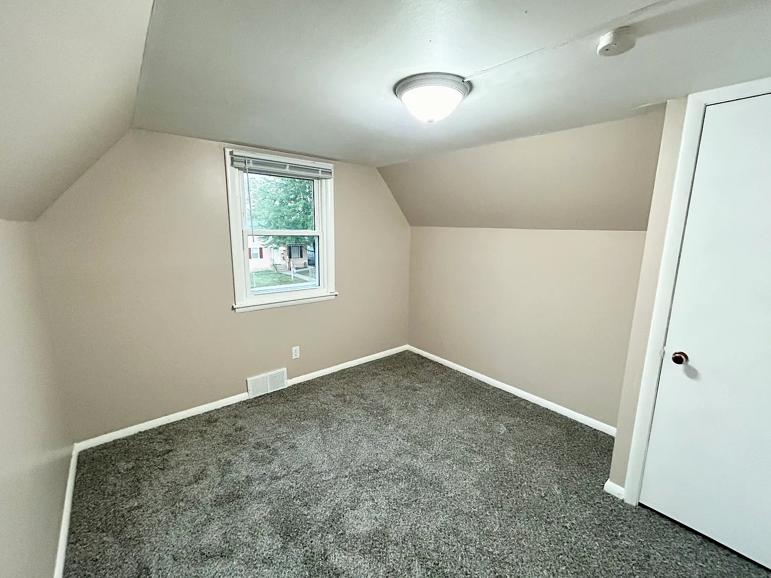 3 bed, 800 sqft, $1,600 — Photo 4