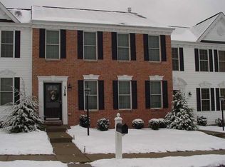 318 Trotwood Dr, Coraopolis, PA 15108