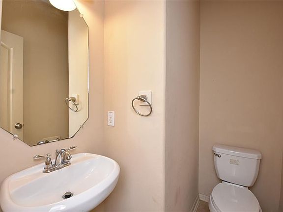 4th image of 2513 Crestmoon Ct