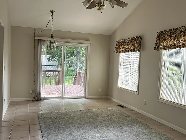 193 Berkshire Loop — Photo 11