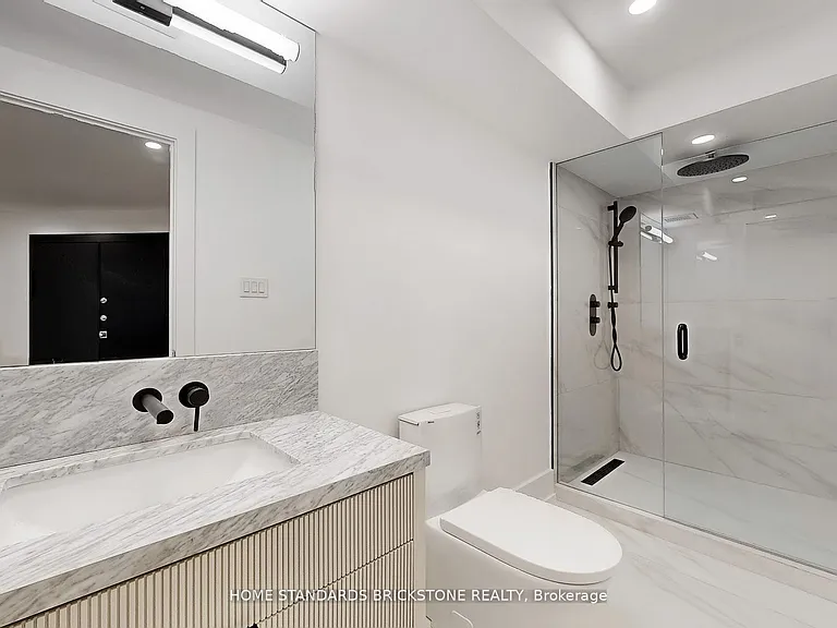 110 Bloor St W #1009 — Photo 29