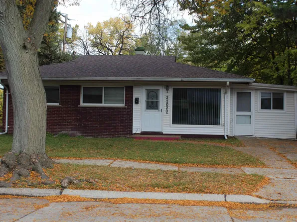 22020 Sunset Blvd, Oak Park, MI 48237