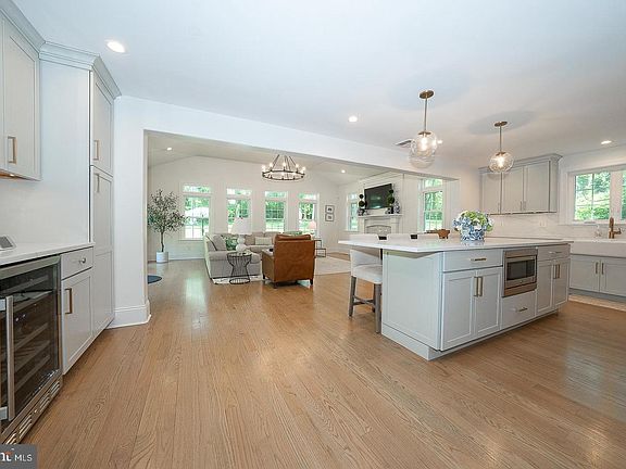 5th image of 311 Oak Hill Ln