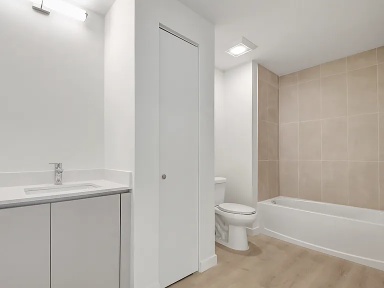 240 Vanderbilt Dr #B2 — Photo 14