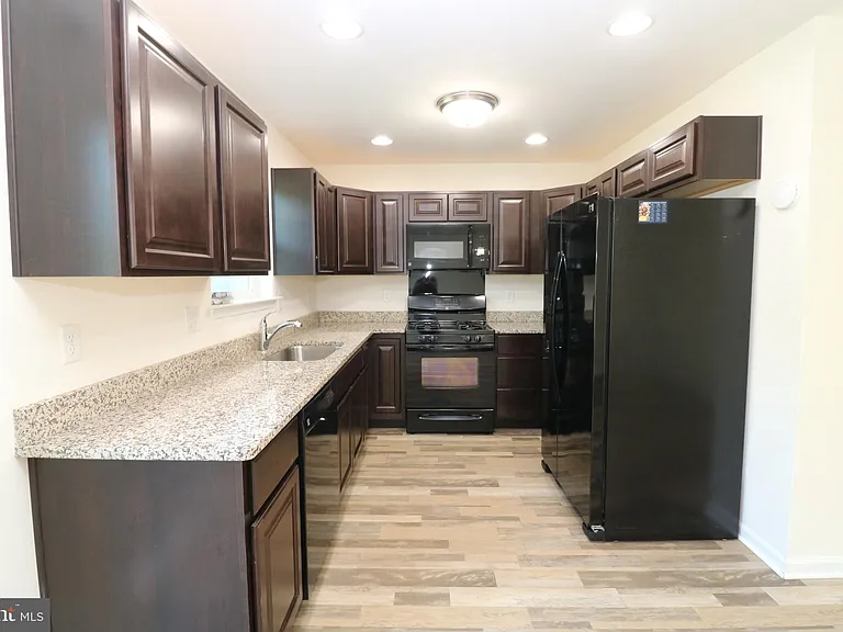 120 Salerno Dr — Photo 7