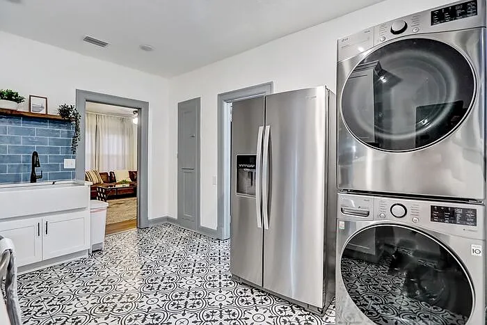 136 Phelps St — Photo 15