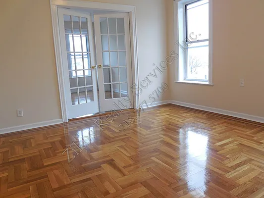 Rented by Zikos Realty Services | media 5