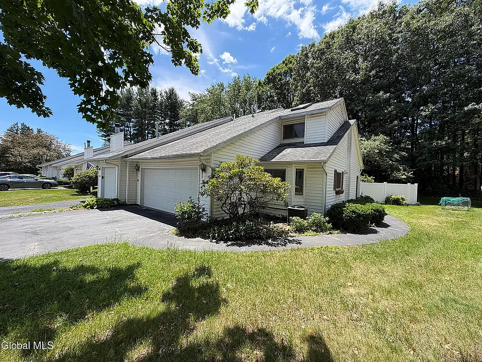 20 Green Meadow Dr