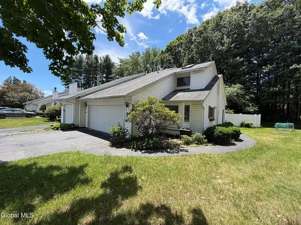 20 Green Meadow Dr, Clifton Park, NY 12065