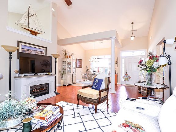 3rd image of 147 Quail Hollow Rd.