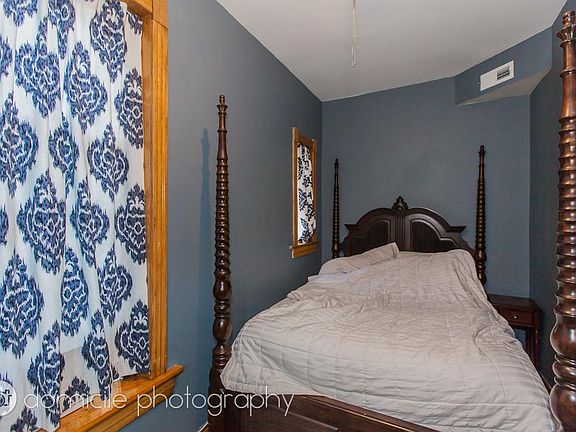 5th image of 1028 N Winchester Ave APT 3R