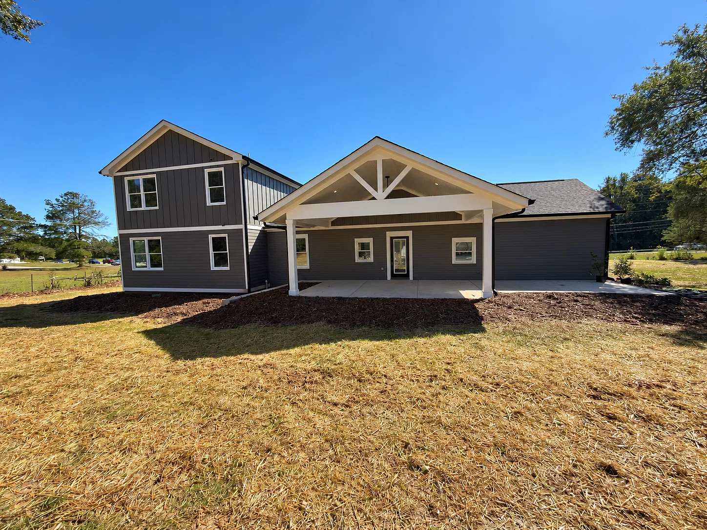 5 bed, 3.5 bath, 2700 sqft, $3,395 — Photo 2