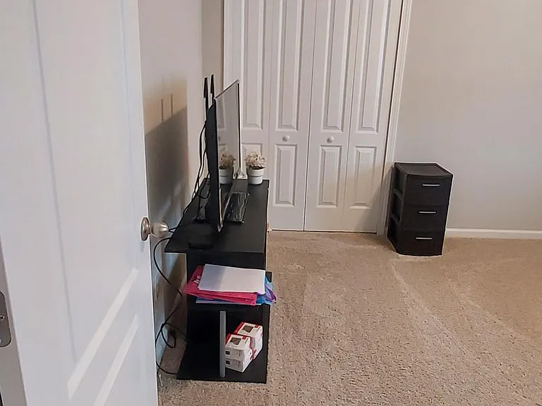 388 Glasgow Dr — Photo 17