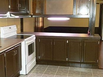 Opal Ct  07 Kit Bar_opt.jpg