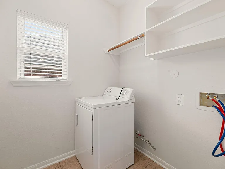 21426 Venture Park Dr — Photo 28