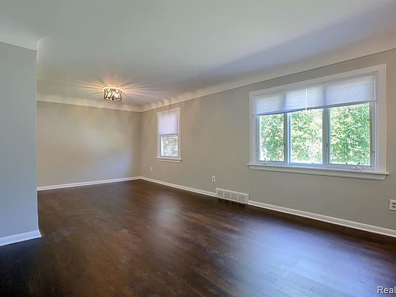 5th image of 91 W Meyers Ave