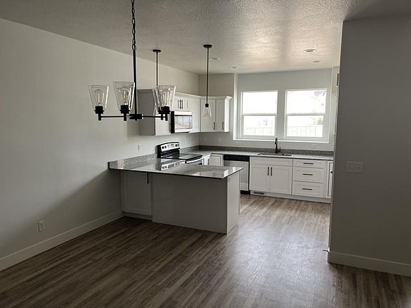 3rd image of 4346 W Watchmen Way