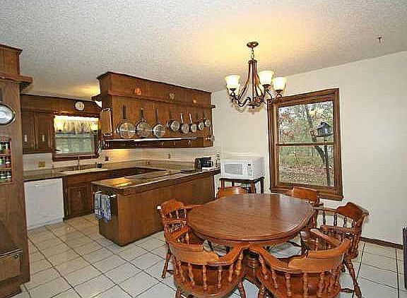 4th image of 16009 S Willow Ln