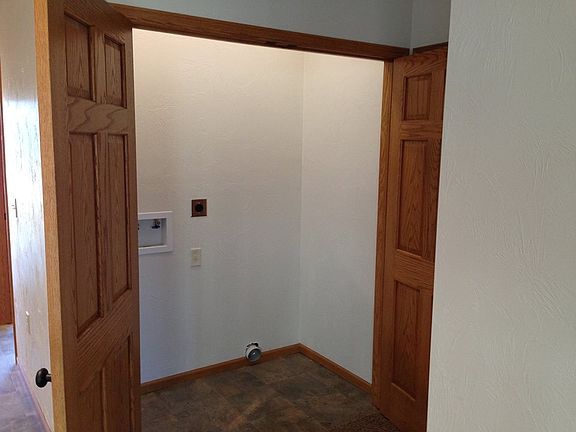 4th image of 423 West 8th Street