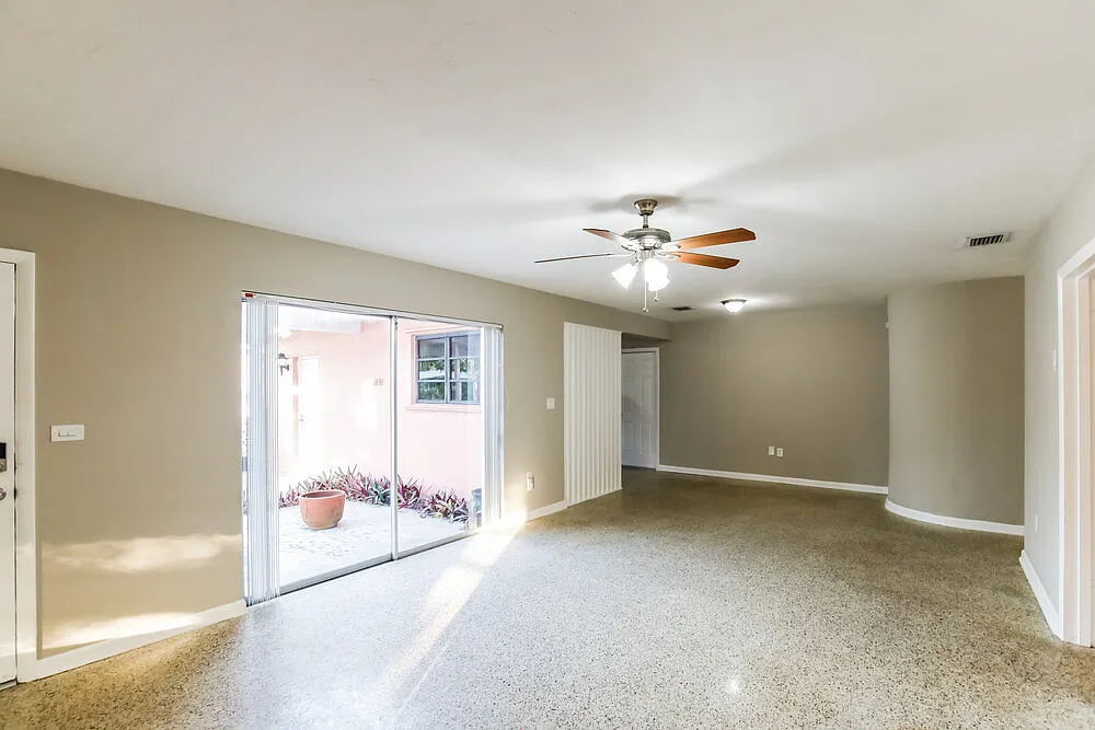 3 bed, 2.0 bath, 1404 sqft, $2,880 — Photo 4
